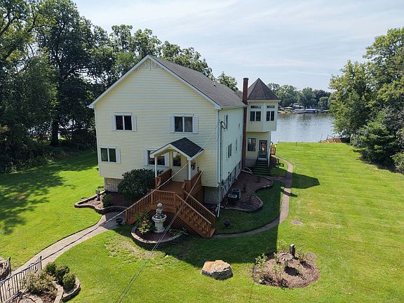 2nd image of 1301 Tower Ln