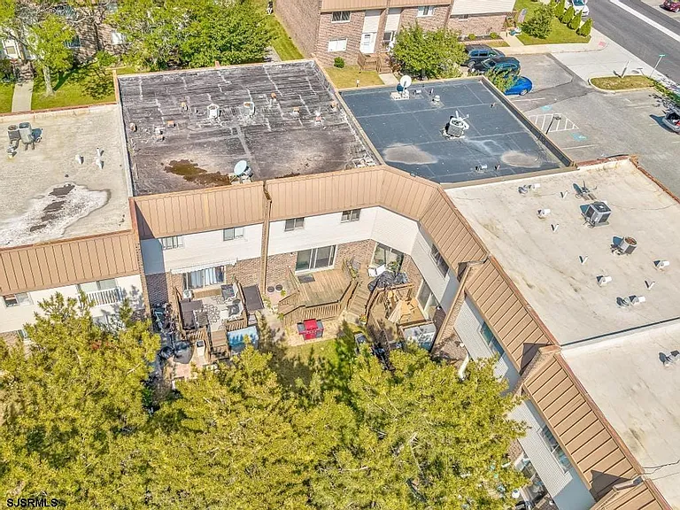 801 Dudley Ct #1402 — Photo 38