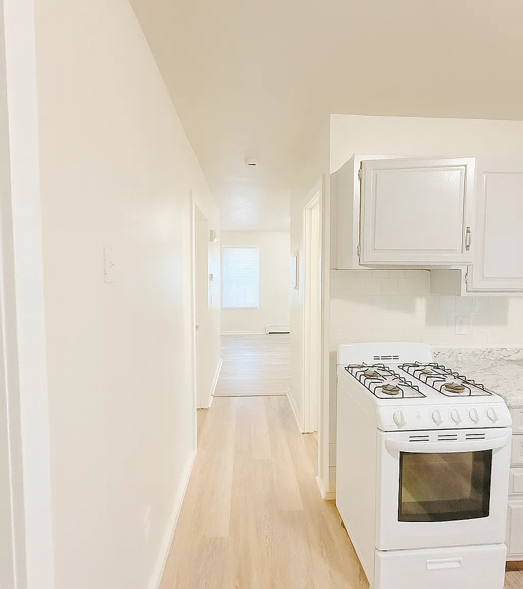 3 bed, 908 sqft, $1,650 — Photo 2