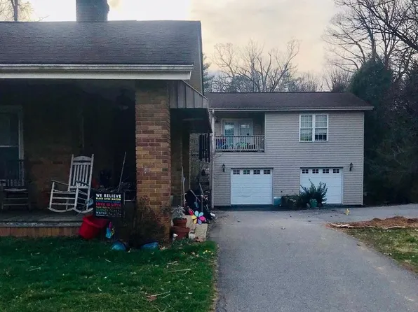 44 N College St, Weaverville, NC 28787