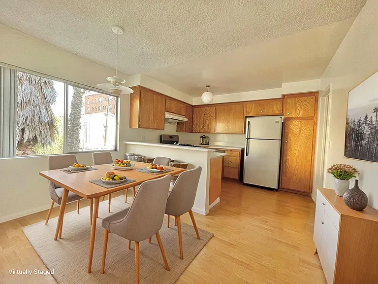4254 W 5th St #1 — Photo 3