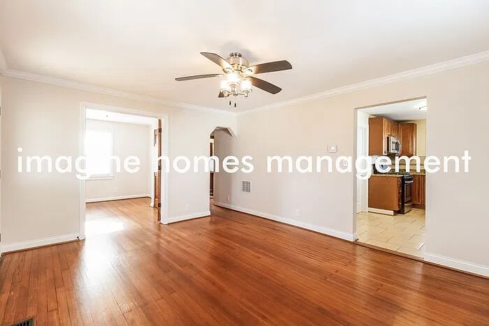 3 bed, 1.5 bath, 1160 sqft, $2,095 — Photo 2