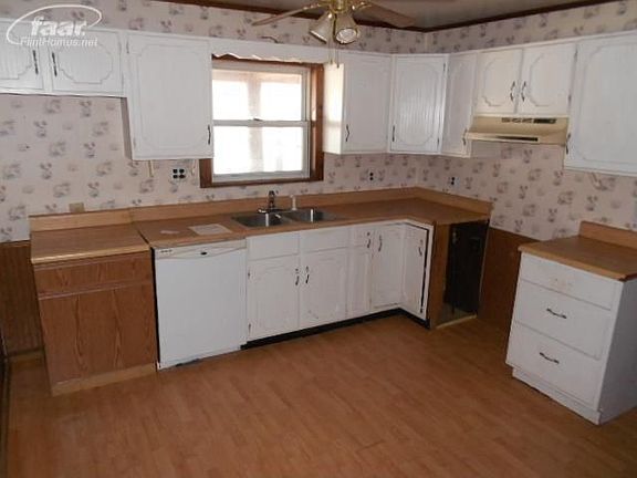 4th image of 2146 E McLean Ave