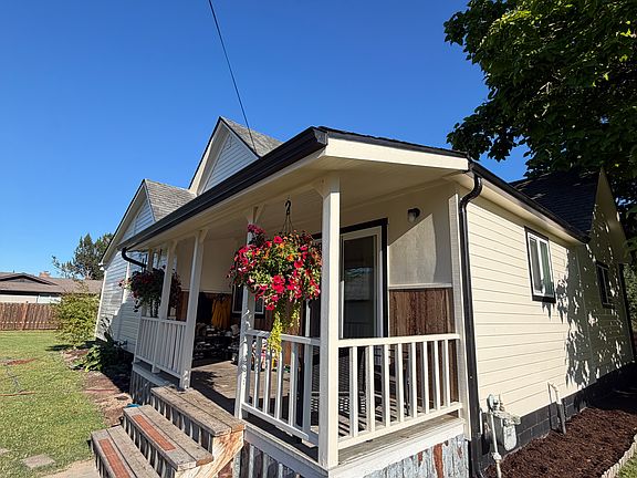4th image of 1519 10th Ave SW