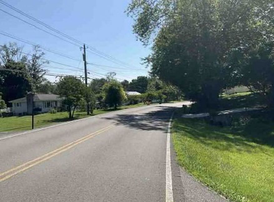Exterior Neighborhood (street photo)