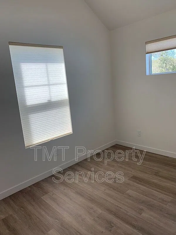 3 bed, 2.0 bath, 940 sqft, $2,700 — Photo 3