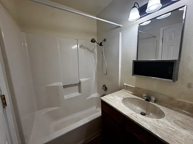 1702 Calle De Oriente Norte — Photo 10