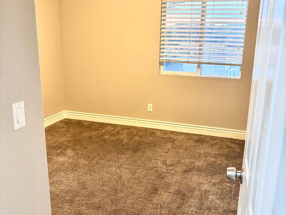 1st image of 126 E Resaca Dr