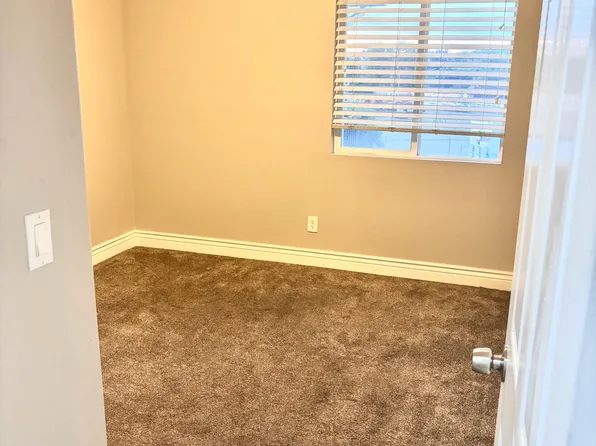 126 E Resaca Dr, Sandy, UT 84070