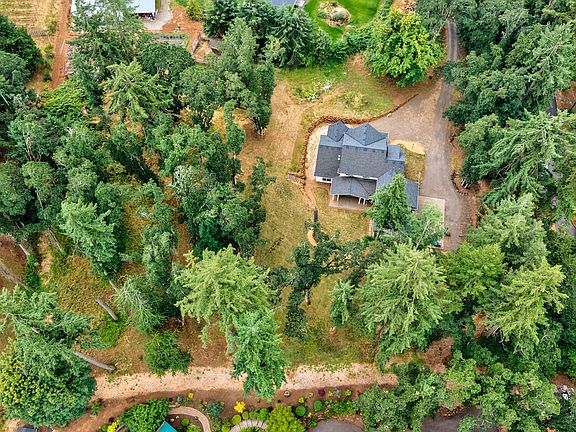 3rd image of 2720 Tara Way SE