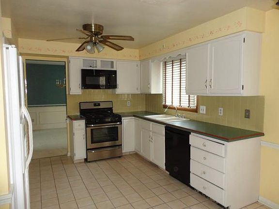 3rd image of 533 Oakridge Dr