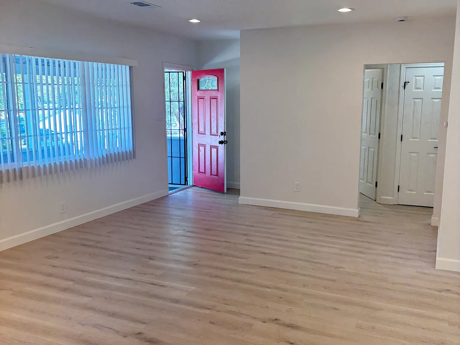 4 bed, 2.5 bath, 1622 sqft, $3,350 — Photo 4