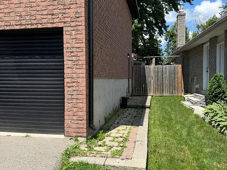 39 Crown Cres #BASEMENT — Photo 3