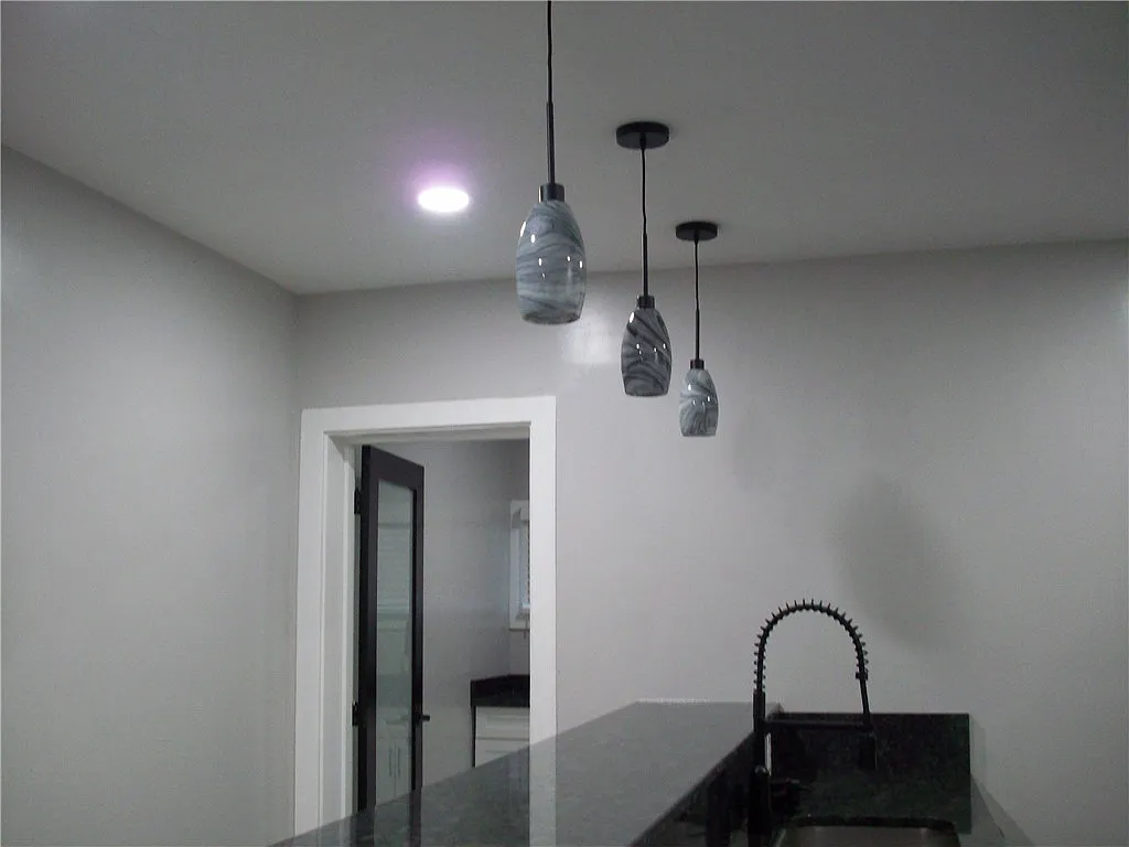 2 bed, $1,600 — Photo 4