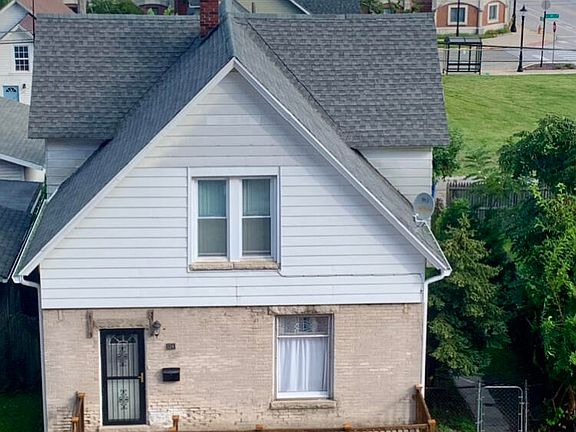 4th image of 124 E 10th St