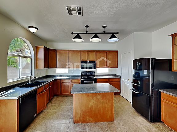 3rd image of 1151 E Bosi St
