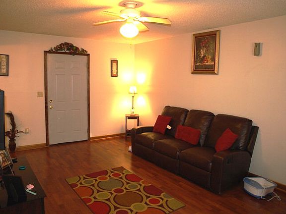 2nd image of 117-D Skyline Dr