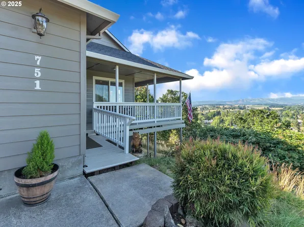 751 NE Skyline Dr, Sheridan, OR 97378