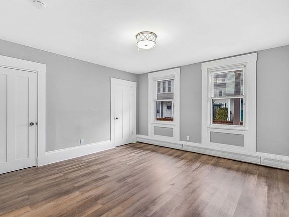 5th image of 118 Maxfield St