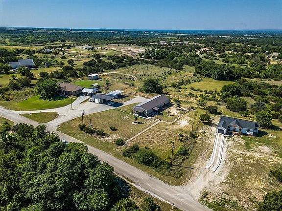 5th image of 301 Wood Hollow Dr