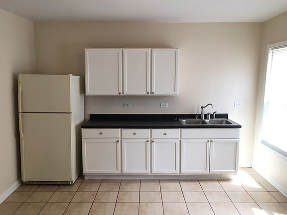 2nd image of 1218 Lincoln St APT 1R