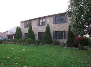 977 David Dr, Red Lion, PA 17356