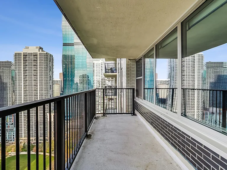400 E Randolph St #3326 — Photo 22