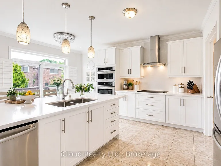 1013 McCuaig Dr — Photo 2