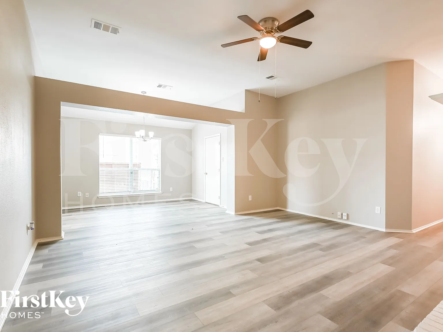 4 bed, 4.0 bath, 1900 sqft, $2,415 — Photo 3