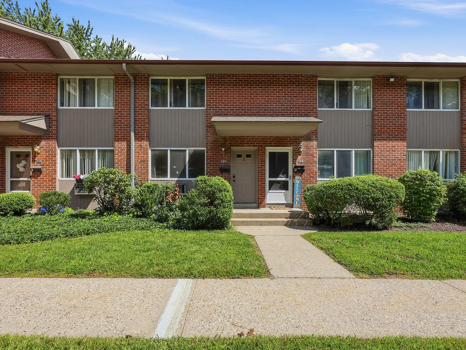 2 bed, 1200 sqft, $2,300 — Photo 1