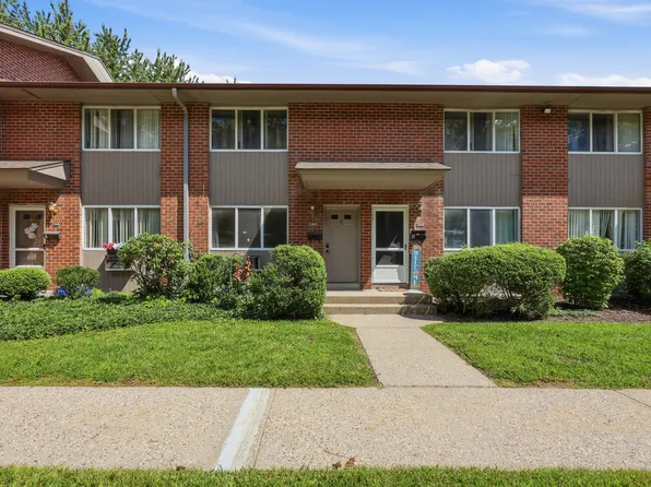 244 New Britain Ave APT 8, Farmington, CT 06085