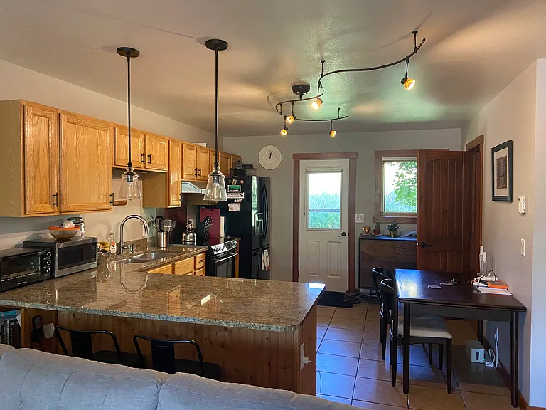 591 W Broadway Ave — Photo 3