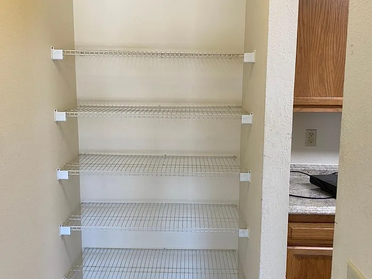 830 N Thompson Dr — Photo 9