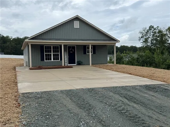203 Star View Dr, King, NC 27021