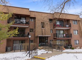 404 Melrose Ave APT 103, Glen Ellyn, IL 60137