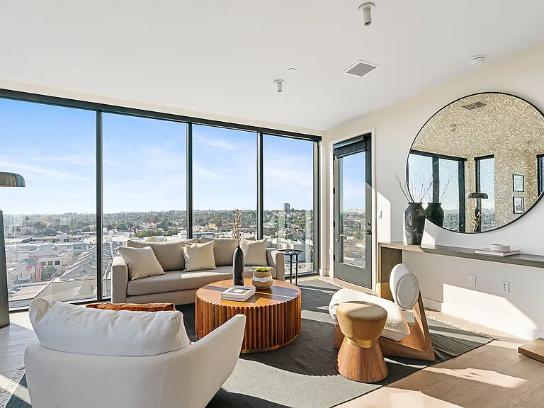 Venue Residences — Photo 137