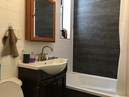 Rented by EXR | media 10