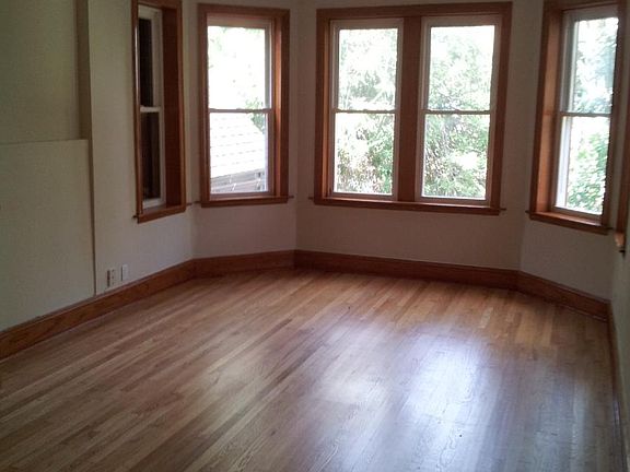 3rd image of 2865 W Dickens Ave