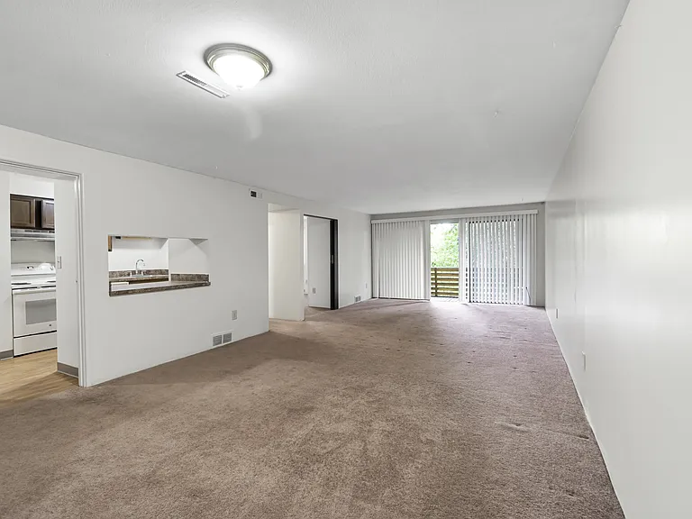 Greenwich Manor Apartments — Photo 67