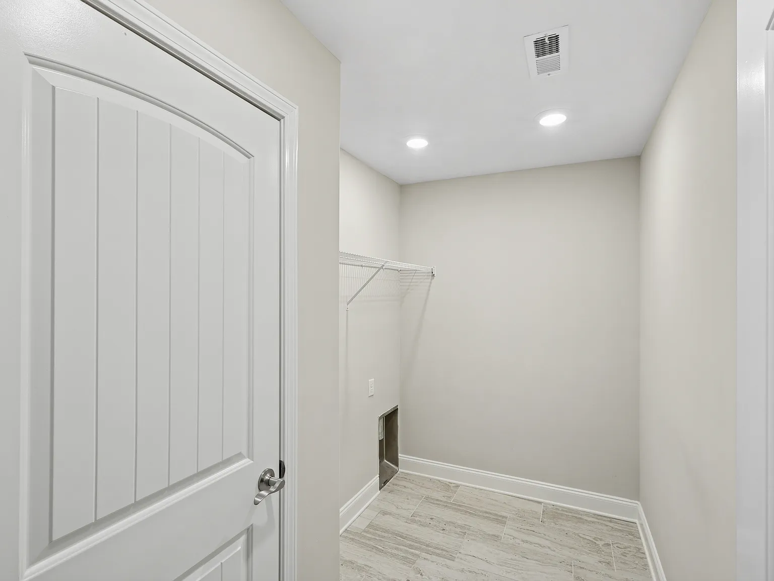 4 bed, 2.5 bath, 2180 sqft, $3,270 — Photo 3