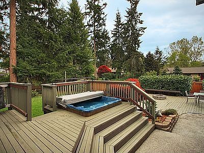 Multi-Tier Deck w/Hot Tub