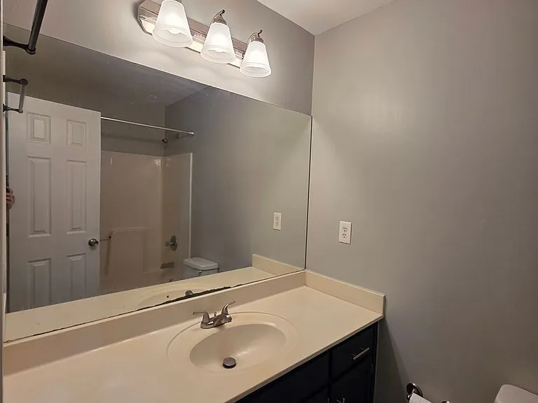 704 Carbondale Dr — Photo 10