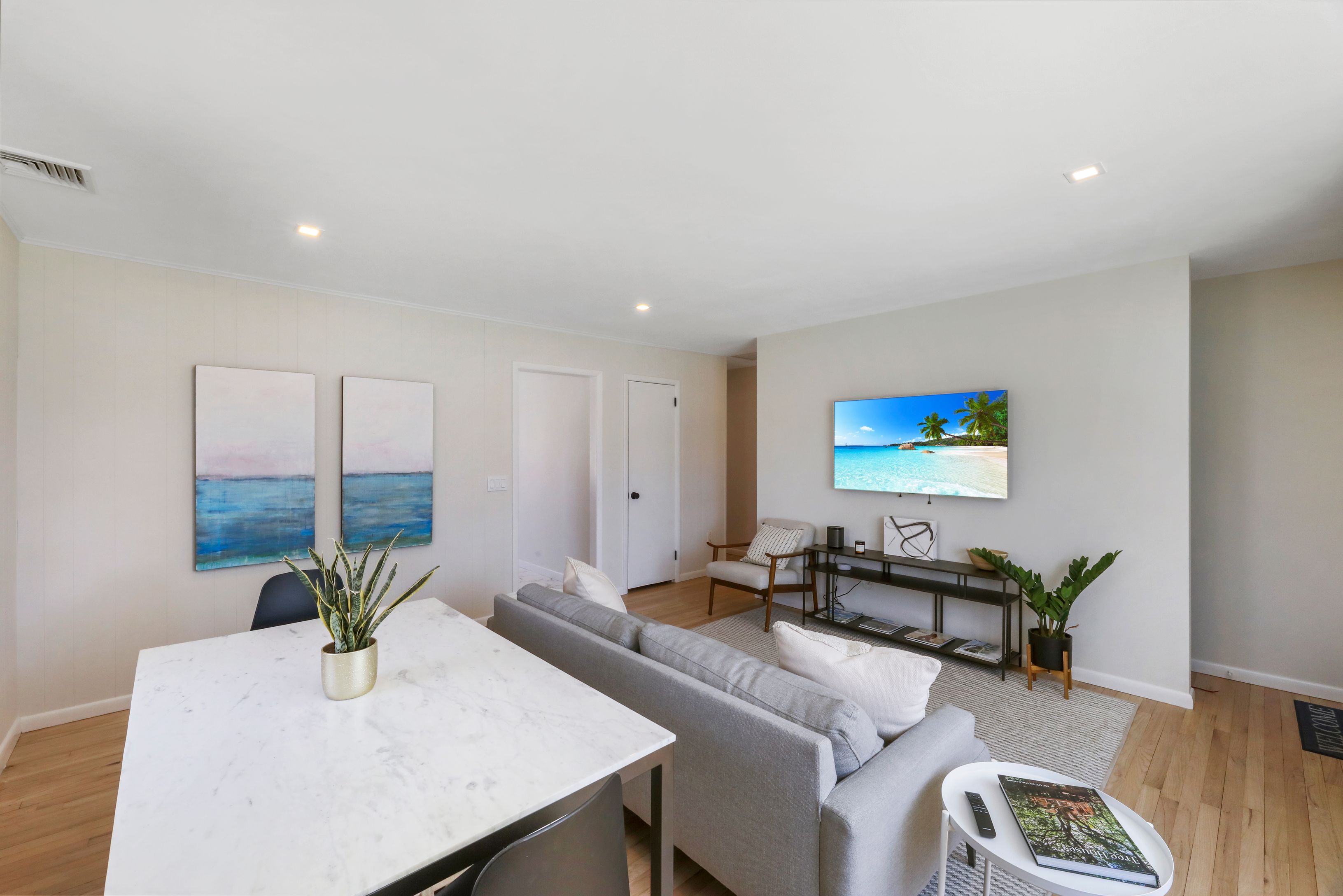 42 Dale St, Southampton, NY 11968 Out East