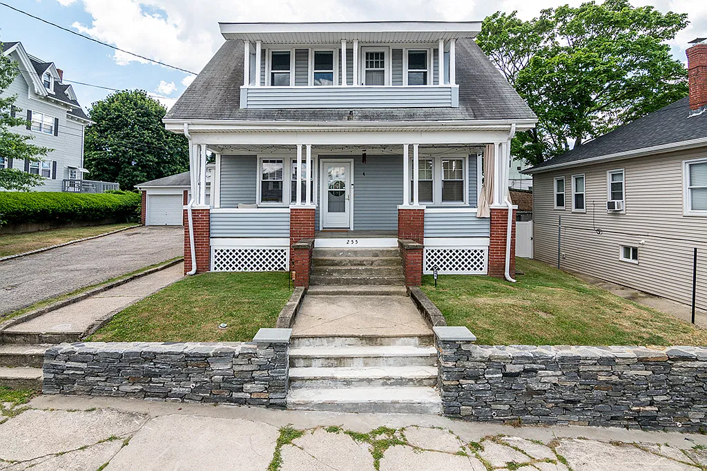 255 Farmington Ave — Photo 1