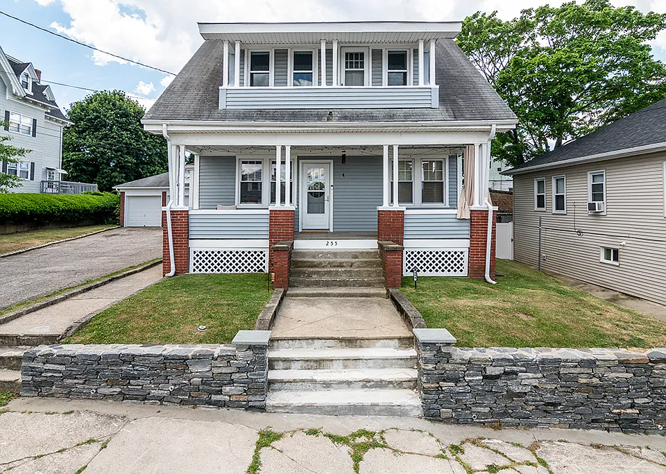255 Farmington Ave #2