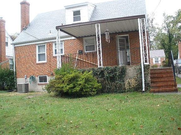 3rd image of 3811 Cedar Dr
