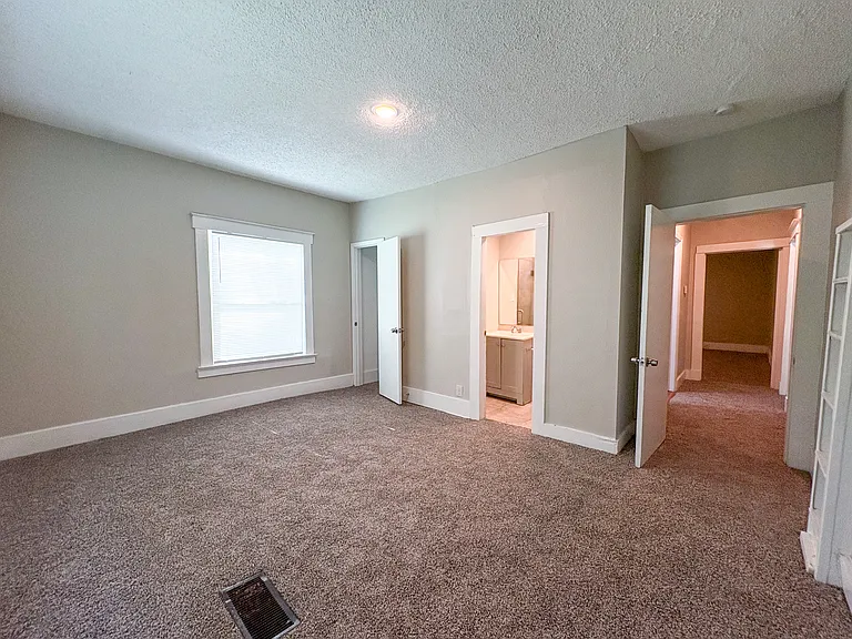 3488 Powell Ave — Photo 12
