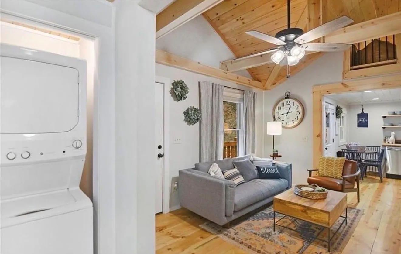 2 bed, 1300 sqft, $3,000 — Photo 2