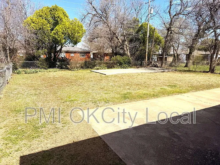 3025 NW 67th St — Photo 26