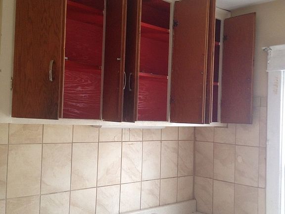 3rd image of 125 Deerfield Ave